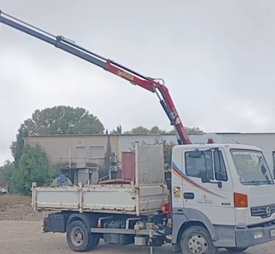 Porteur benne 4x2 NISSAN ATLEON 70.14 Grue FASSI